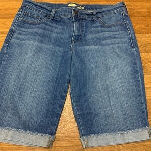 Women’s Old Navy Denim jean Bermuda Shorts size 10